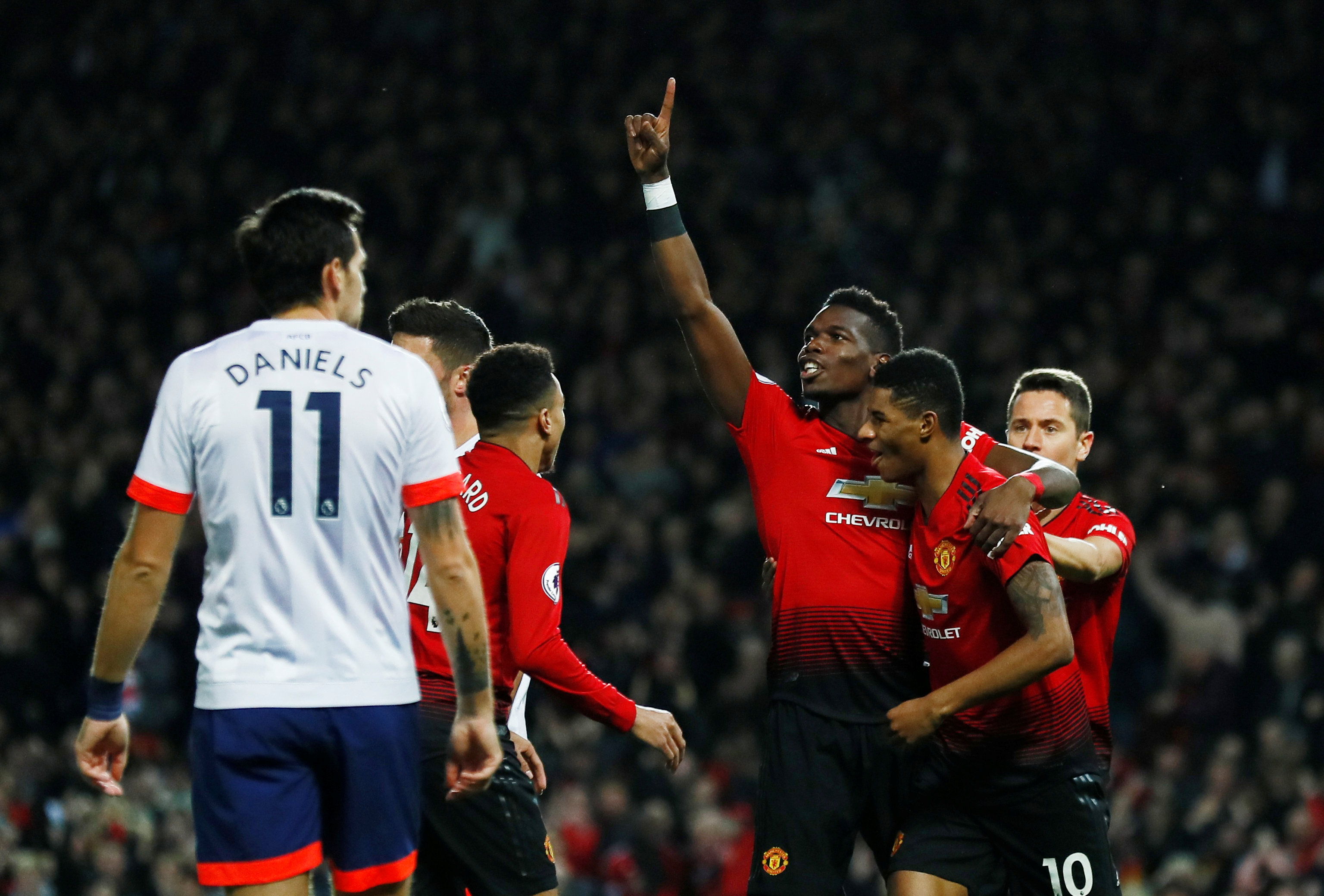 明了他对足 明了他对足